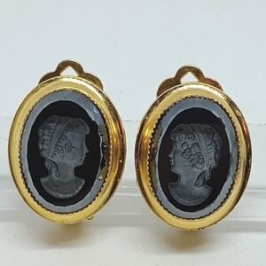 * vintage black glass cameo intaglio gold tone clip on earrings